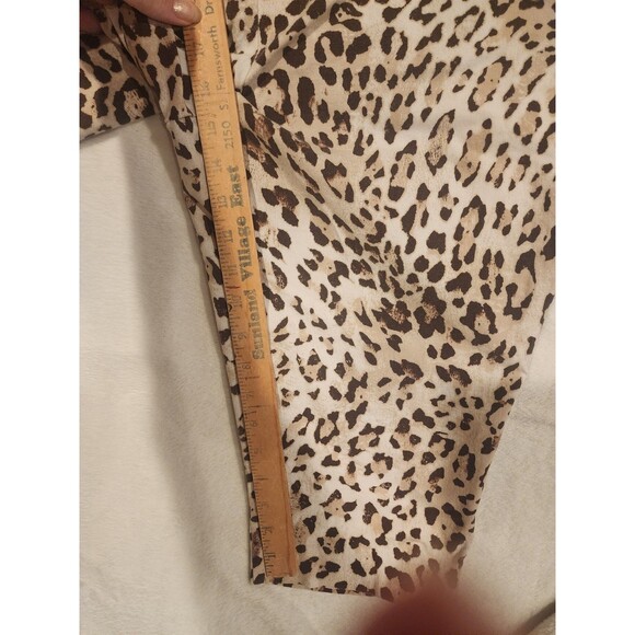 Chico's Cheetah Animal Print Slim Pull On Capris Size 2.5 (US 14) - Picture 6 of 8
